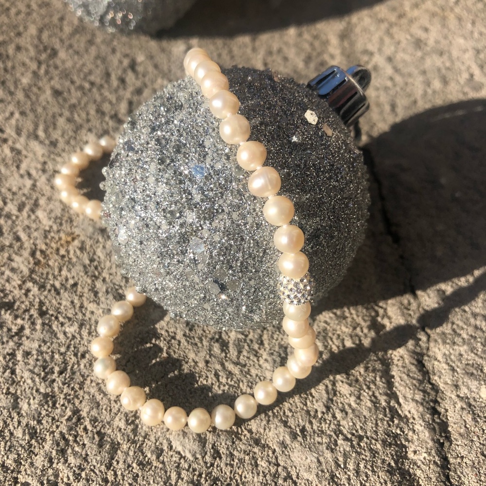 Strand of pearl necklace!